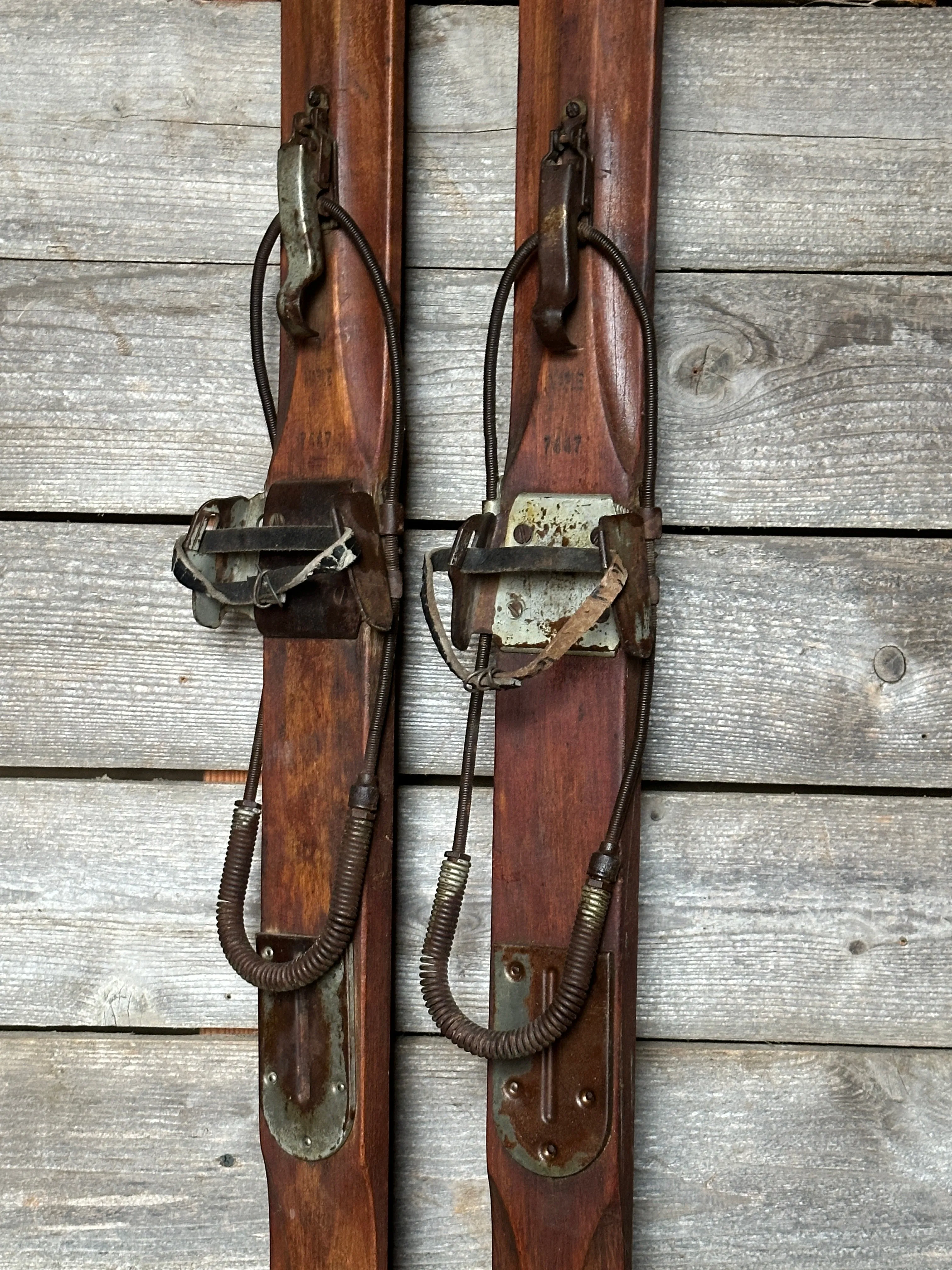 Antique Skis Hiawatha 1930s-1940s