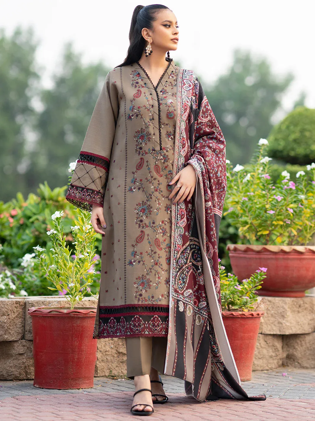 BIN ILYAS Embroidered Lawn Three Piece BI-05