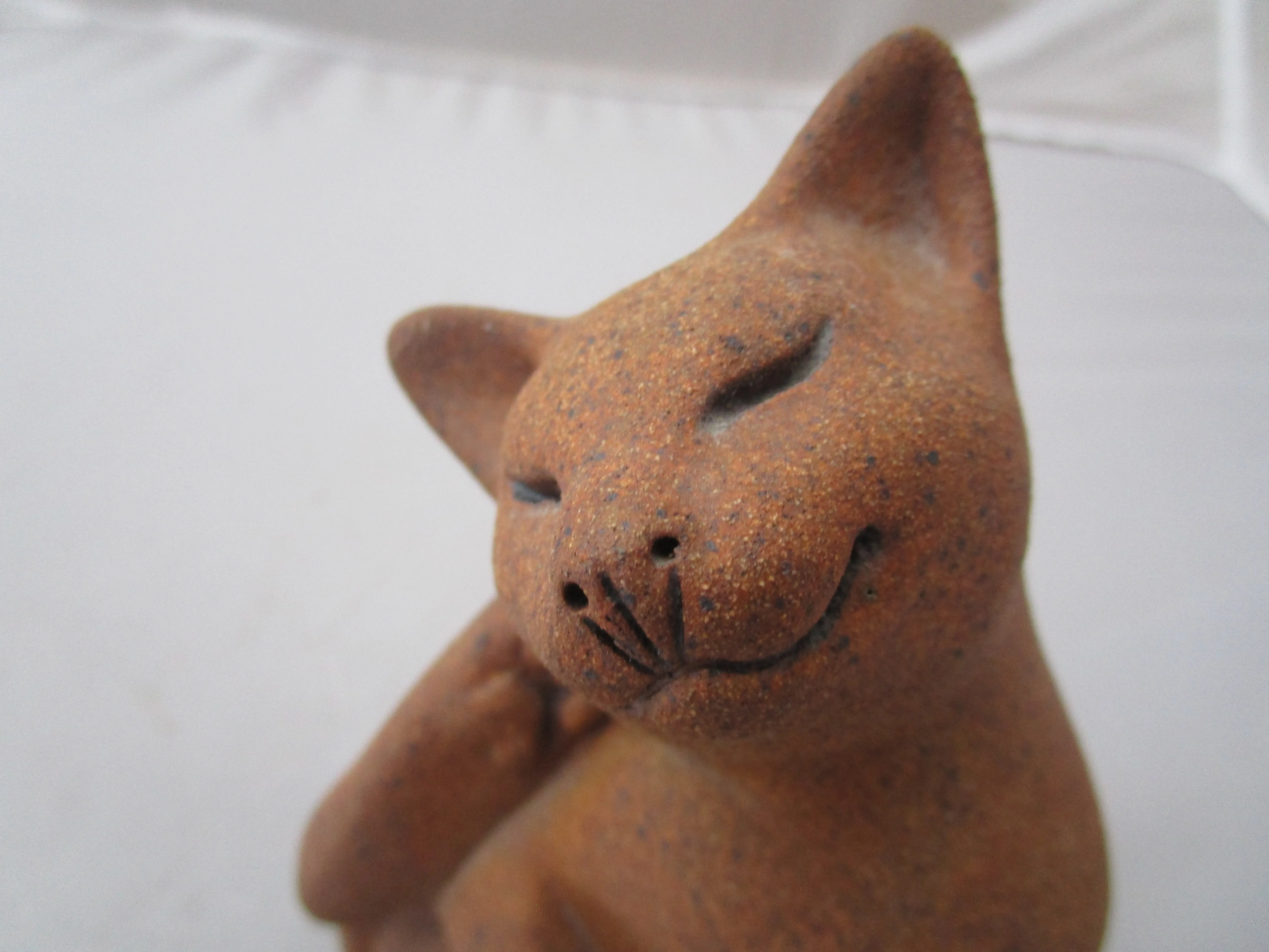 Early Suzie Marsh Pottery Scratching Cat Sculpture Vintage c1990