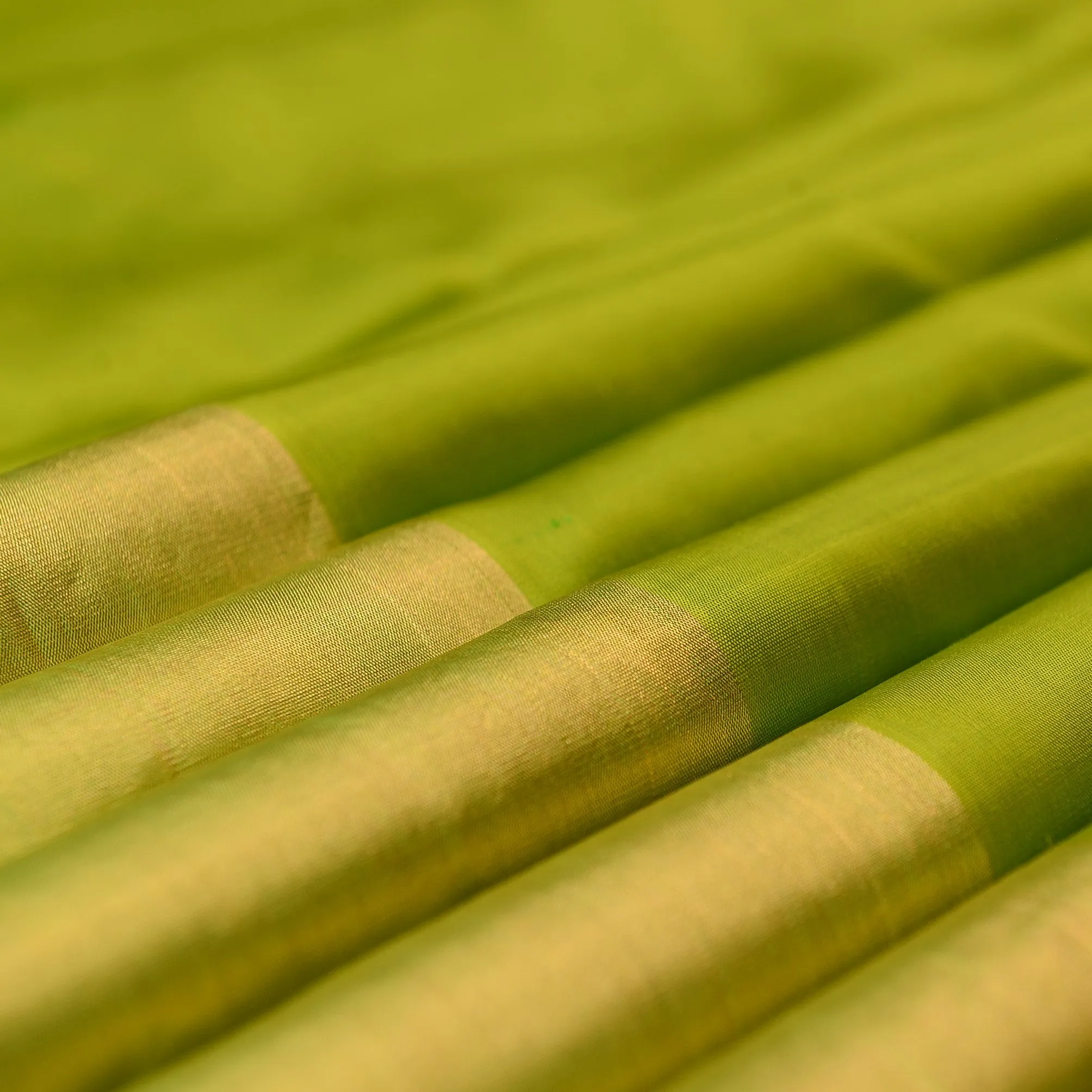 Handwoven Green Soft Silk Saree - 437N002911DSJ