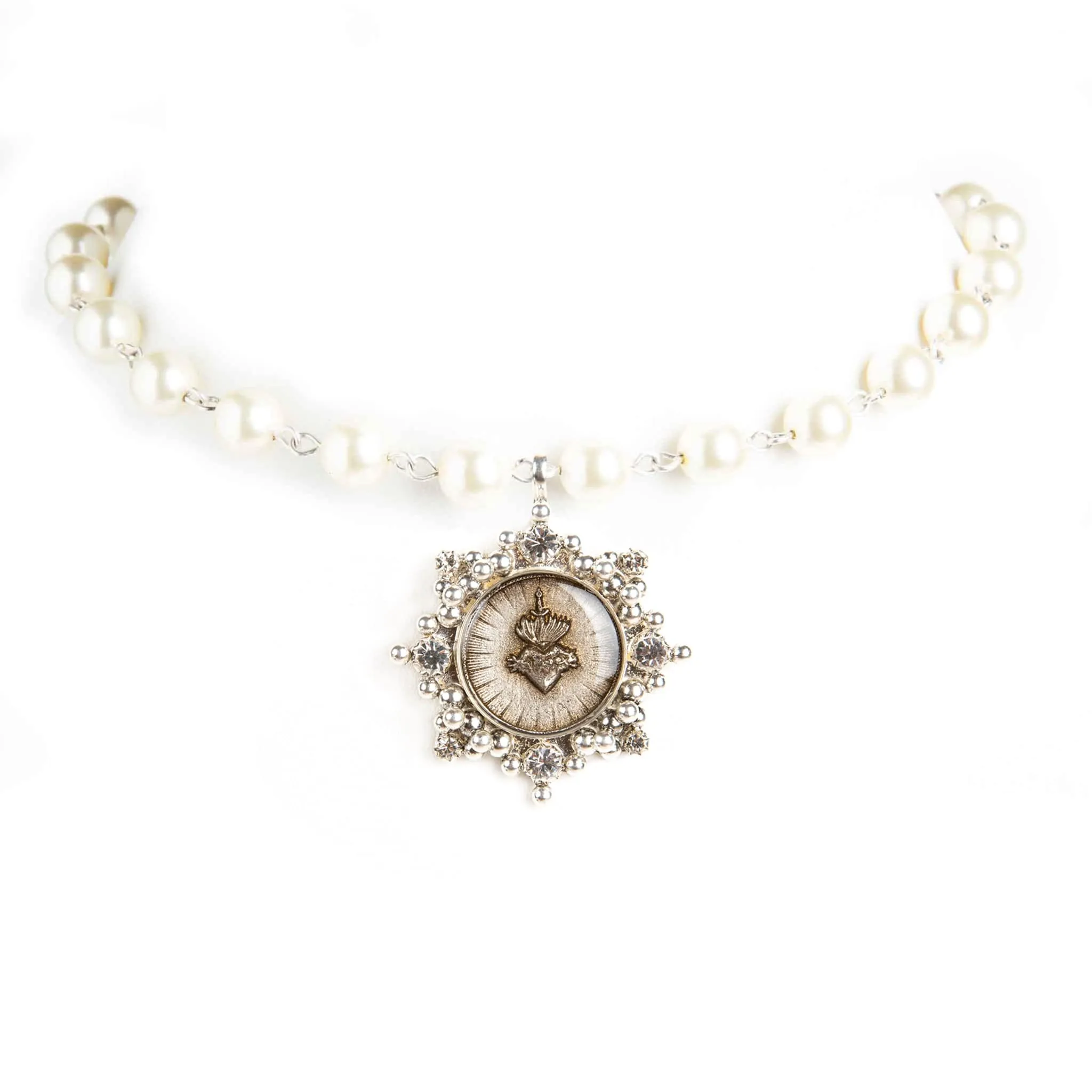 Iconic Pearl Choker Cream Pearl with Luxury Medallions