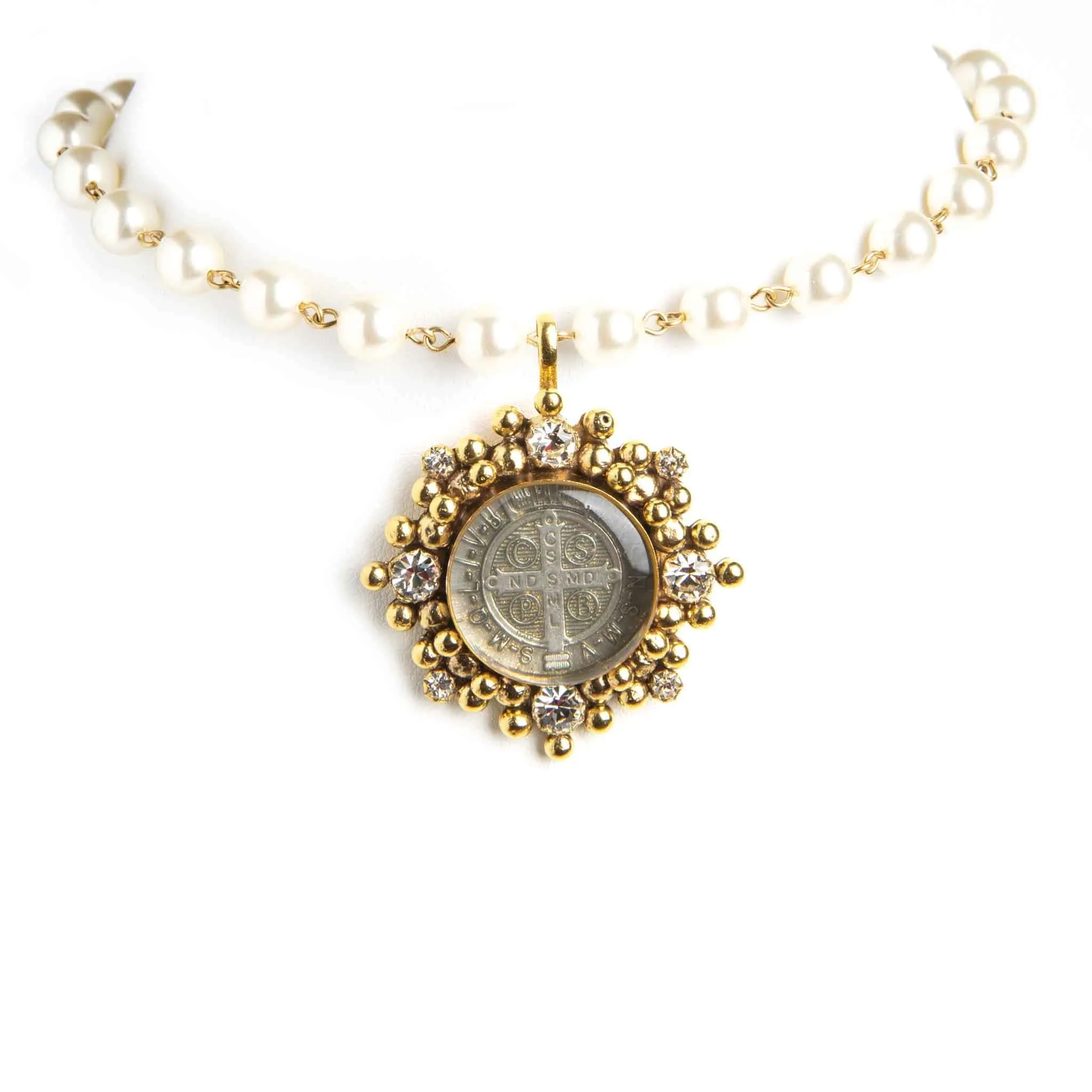 Iconic Pearl Choker Cream Pearl with Luxury Medallions