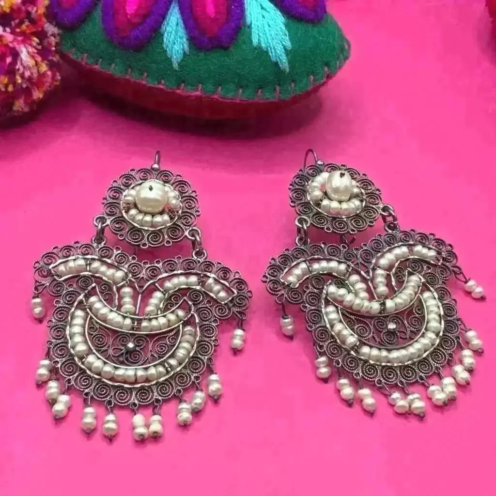 Oaxacan vintage Silver filigree earrings with pearls, circa 1950