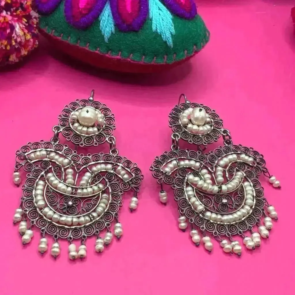 Oaxacan vintage Silver filigree earrings with pearls, circa 1950