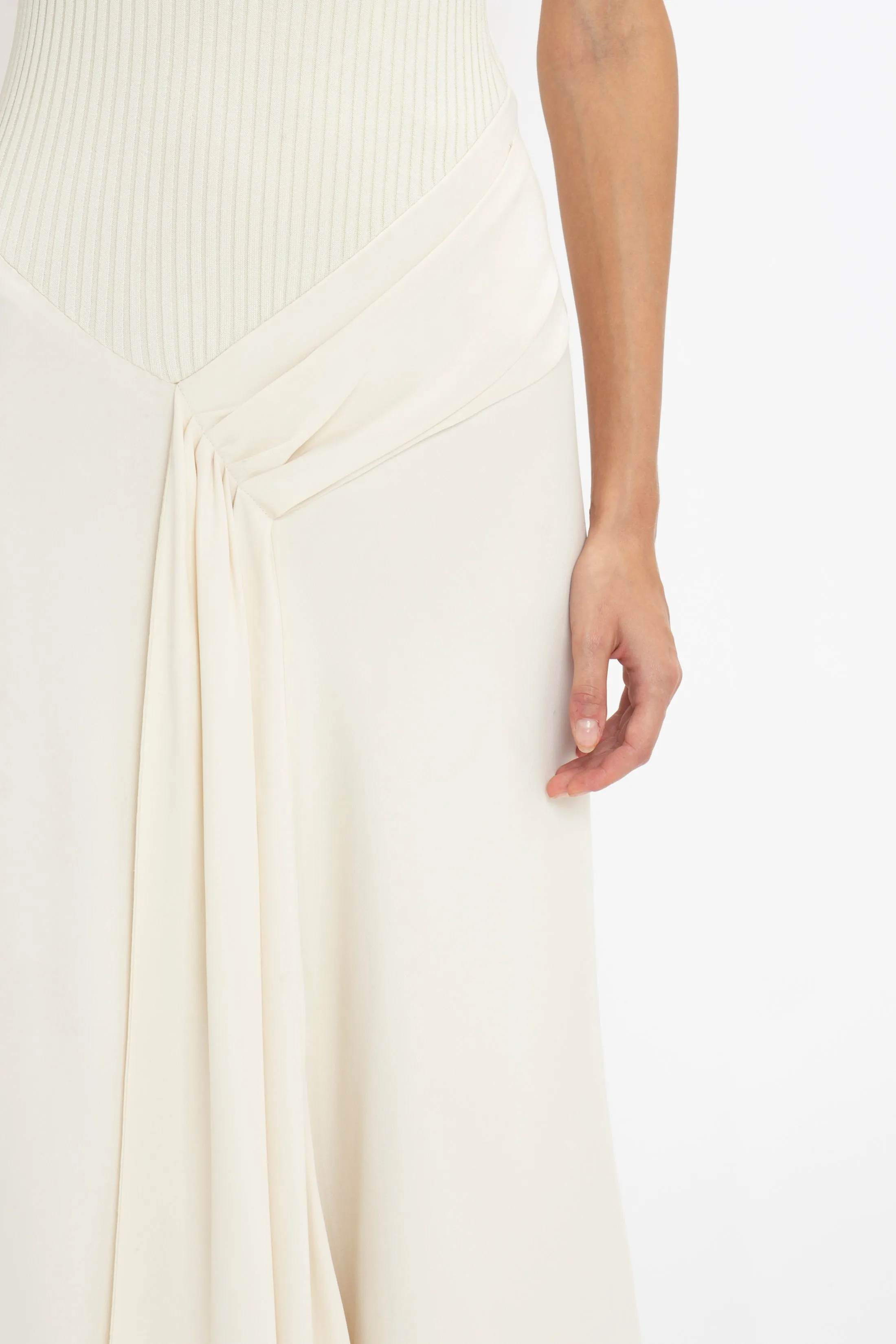 Sleeveless Tie Detail Dress In Cream