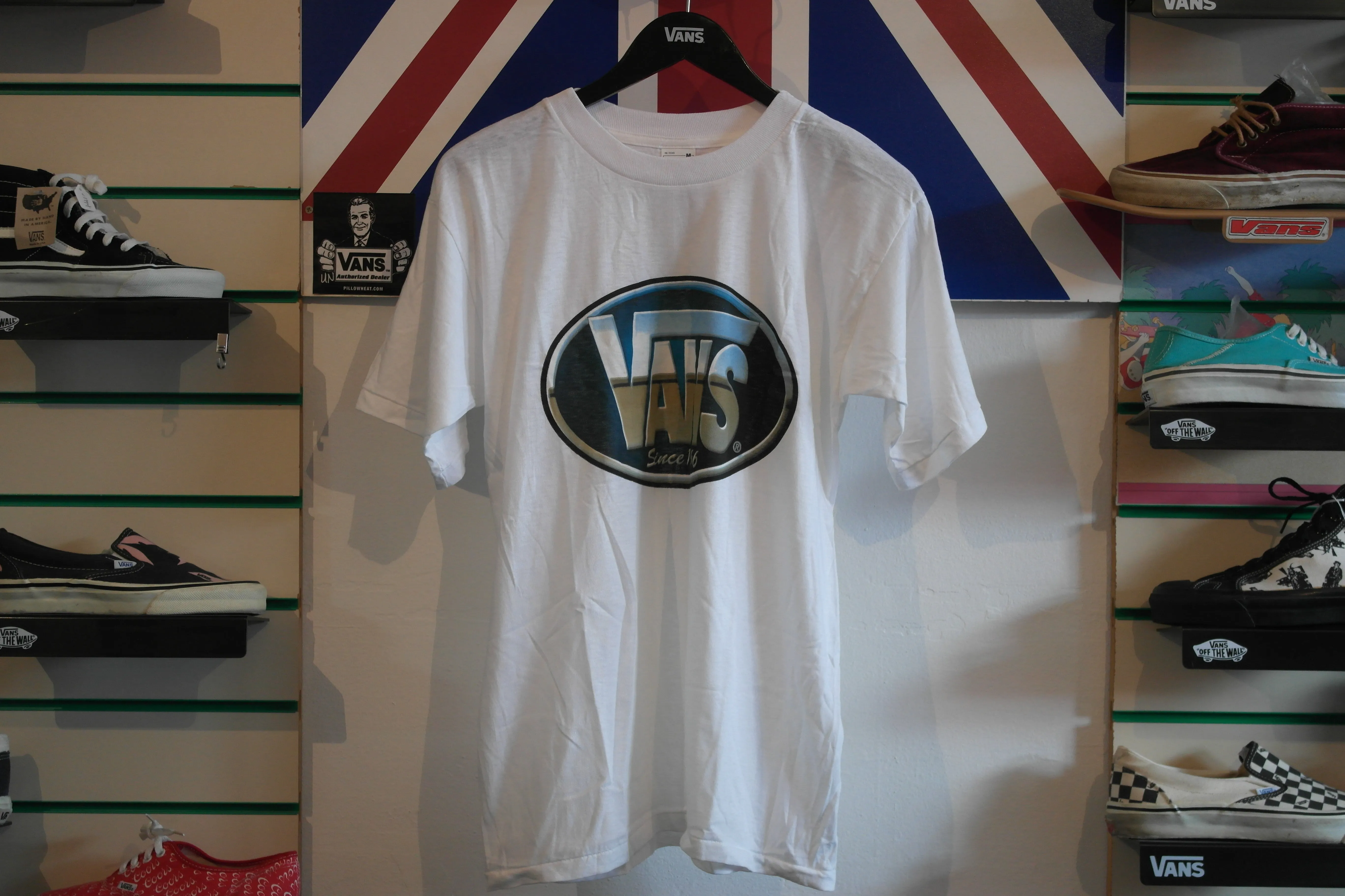 vintage van's 66 oval t-shirt ~ M